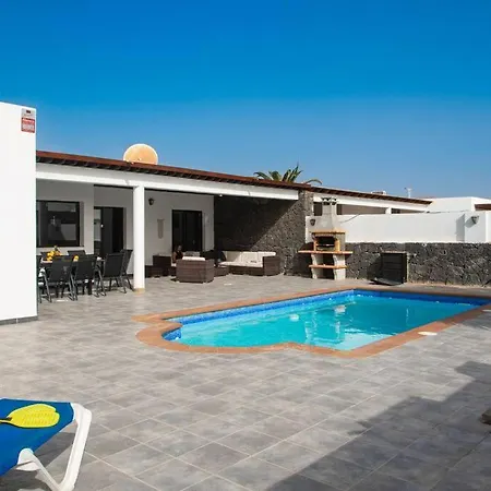 Casa Marlay Spacious, Heated Pool, Bbq & Fast Wi-Fi Only 15 Minutes Walk To Town Playa Blanca  Exterior photo