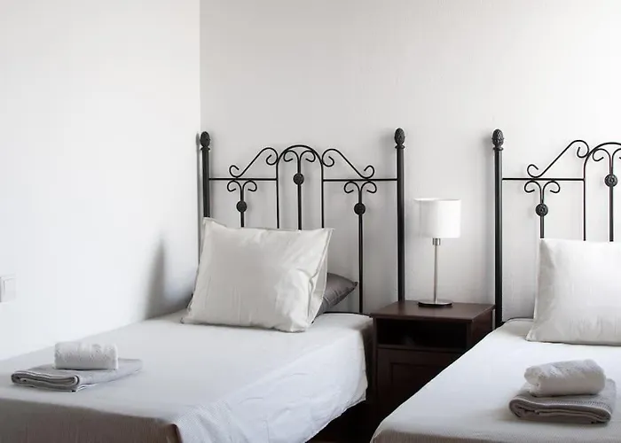 Casa Marlay Spacious, Heated Pool, Bbq & Fast Wi-Fi Only 15 Minutes Walk To Town