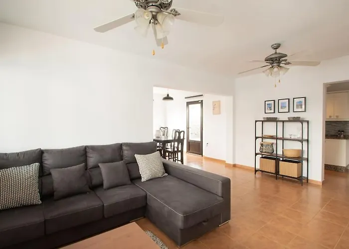 Casa Marlay Spacious, Heated Pool, Bbq & Fast Wi-Fi Only 15 Minutes Walk To Town