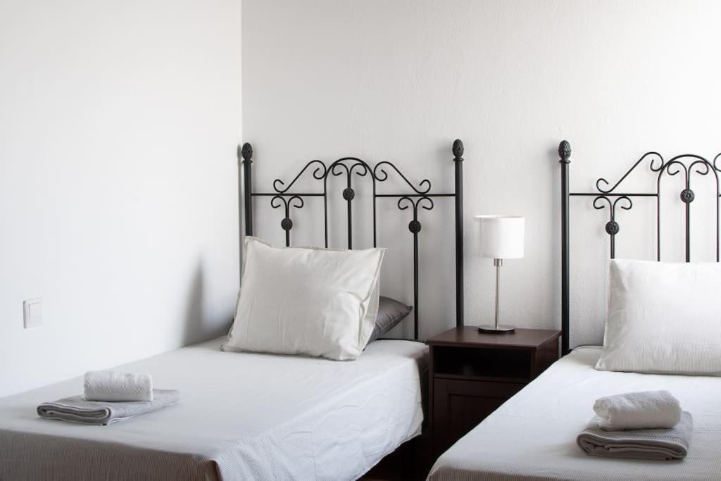 Hébergement de vacances Casa Marlay Spacious, Heated Pool, Bbq & Fast Wi-fi Only 15 Minutes Walk To Town