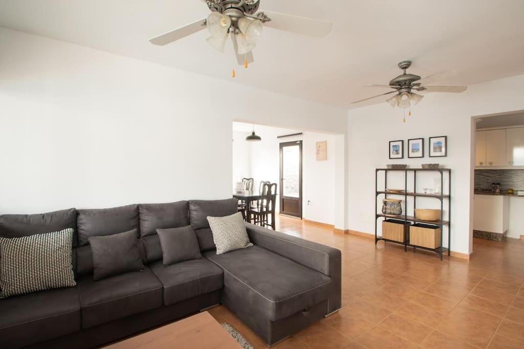 Hébergement de vacances Casa Marlay Spacious, Heated Pool, Bbq & Fast Wi-fi Only 15 Minutes Walk To Town