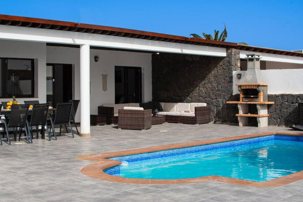Casa Marlay Spacious, Heated Pool, Bbq & Fast Wi-fi Only 15 Minutes Walk To Town Hébergement de vacances *