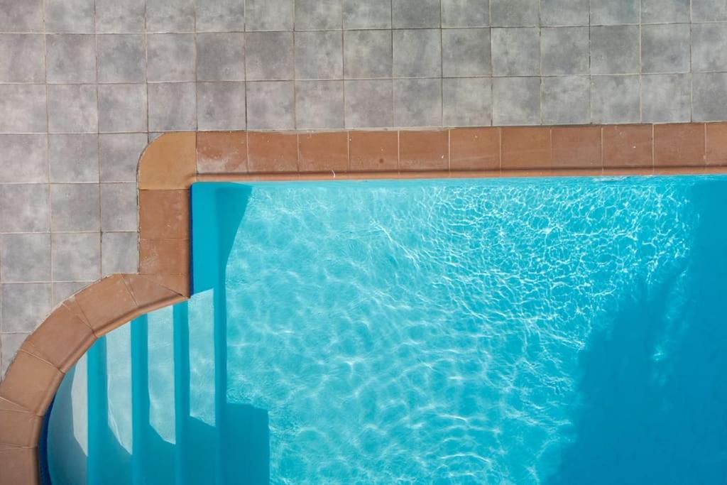 Hébergement de vacances Casa Marlay Spacious, Heated Pool, Bbq & Fast Wi-fi Only 15 Minutes Walk To Town *