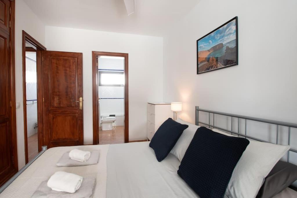 Hébergement de vacances Casa Marlay Spacious, Heated Pool, Bbq & Fast Wi-fi Only 15 Minutes Walk To Town Playa Blanca (Lanzarote)