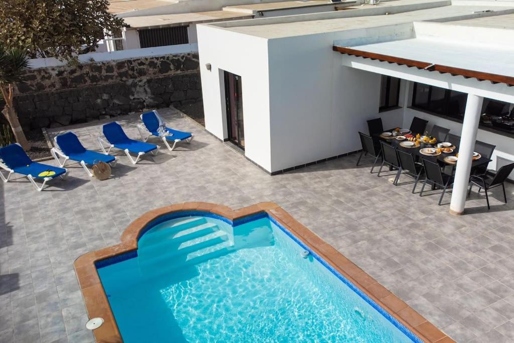 Hébergement de vacances Casa Marlay Spacious, Heated Pool, Bbq & Fast Wi-fi Only 15 Minutes Walk To Town Playa Blanca (Lanzarote)