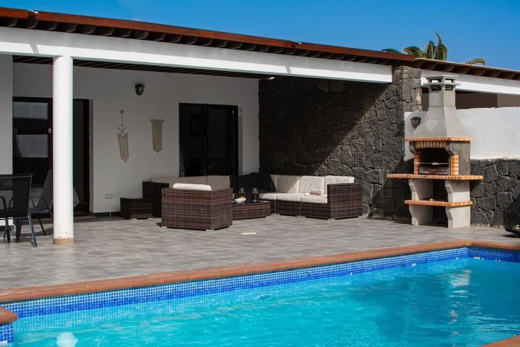 Hébergement de vacances Casa Marlay Spacious, Heated Pool, Bbq & Fast Wi-fi Only 15 Minutes Walk To Town