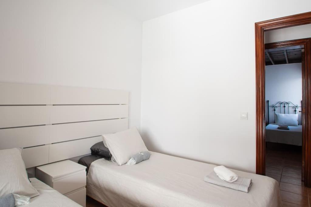 Casa Marlay Spacious, Heated Pool, Bbq & Fast Wi-fi Only 15 Minutes Walk To Town Hébergement de vacances