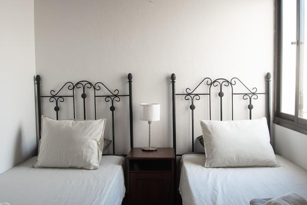 Hébergement de vacances Casa Marlay Spacious, Heated Pool, Bbq & Fast Wi-fi Only 15 Minutes Walk To Town
