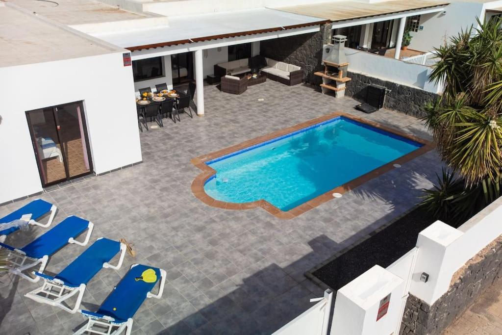 Casa Marlay Spacious, Heated Pool, Bbq & Fast Wi-fi Only 15 Minutes Walk To Town Hébergement de vacances Playa Blanca (Lanzarote)