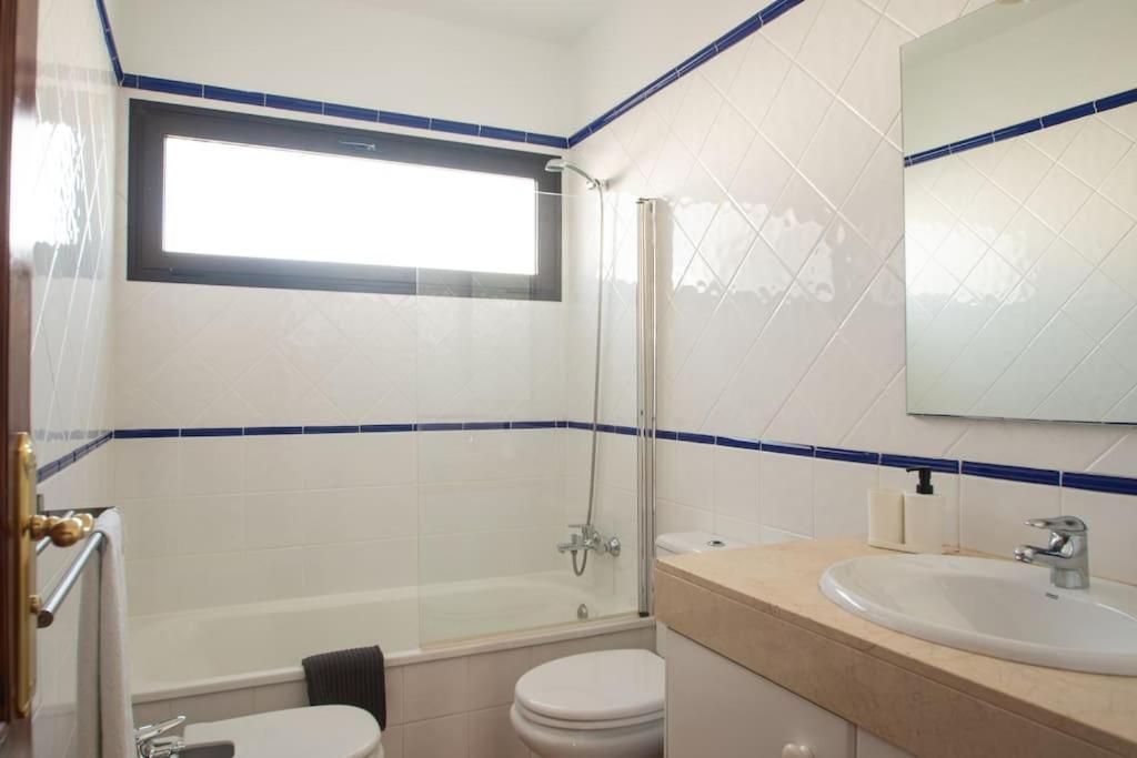 Ferienhaus Casa Marlay Spacious, Heated Pool, Bbq & Fast Wi-fi Only 15 Minutes Walk To Town