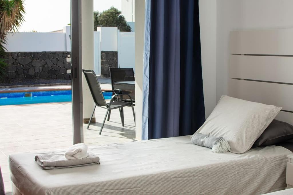 Casa Marlay Spacious, Heated Pool, Bbq & Fast Wi-fi Only 15 Minutes Walk To Town Hébergement de vacances Playa Blanca (Lanzarote)