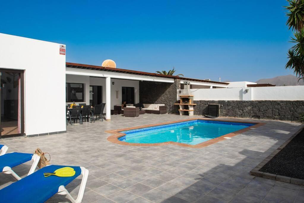 Casa Marlay Spacious, Heated Pool, Bbq & Fast Wi-fi Only 15 Minutes Walk To Town Hébergement de vacances