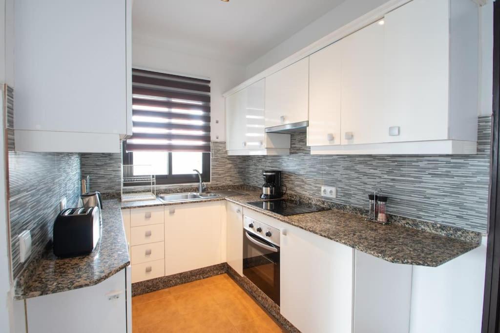 Hébergement de vacances Casa Marlay Spacious, Heated Pool, Bbq & Fast Wi-fi Only 15 Minutes Walk To Town